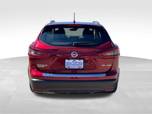 Used 2022 Red Nissan SL image 5