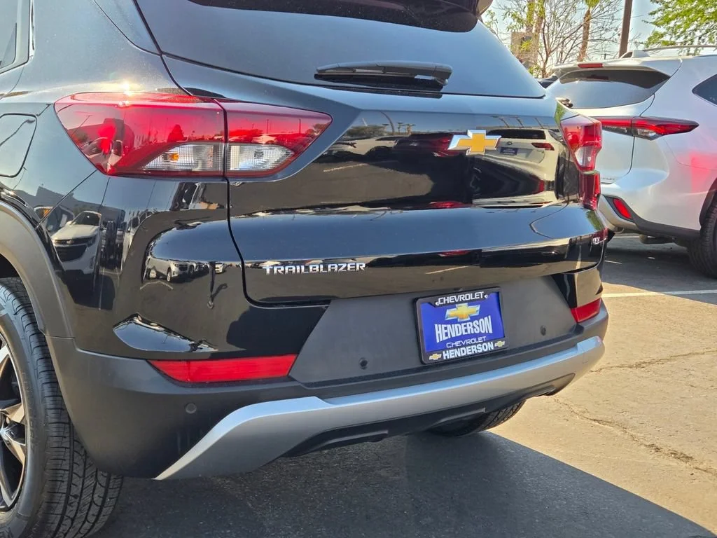 Used 2022 Mosaic Black Metallic Chevrolet LT image 5