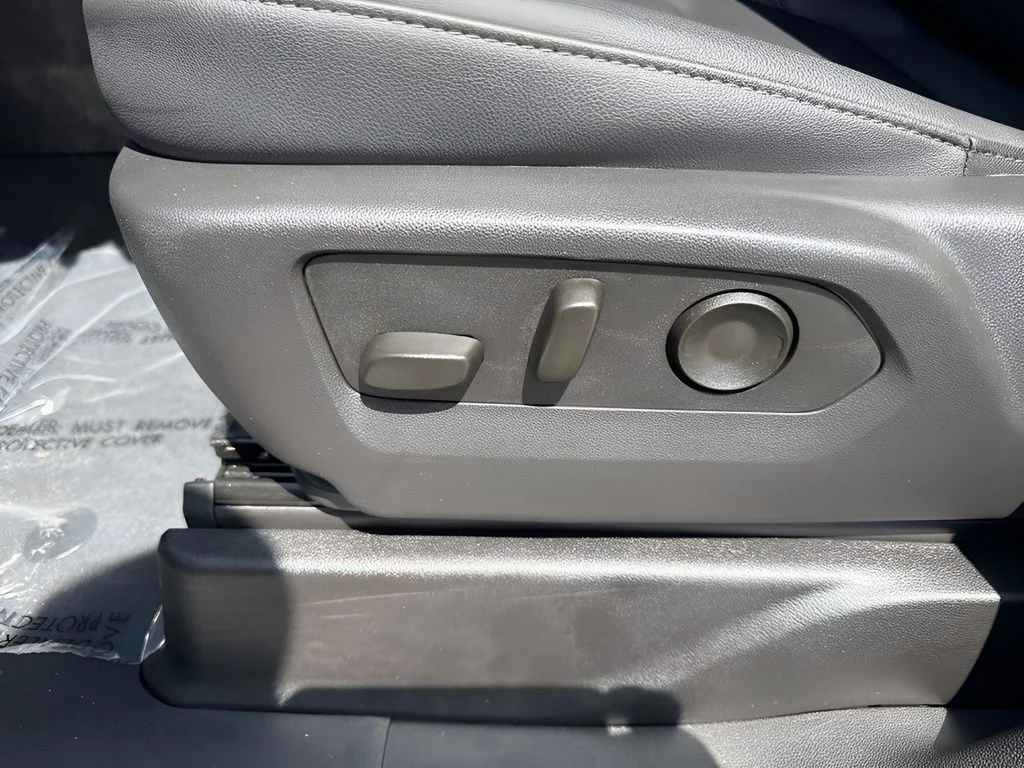 Used 2025 Black Chevrolet LT image 10