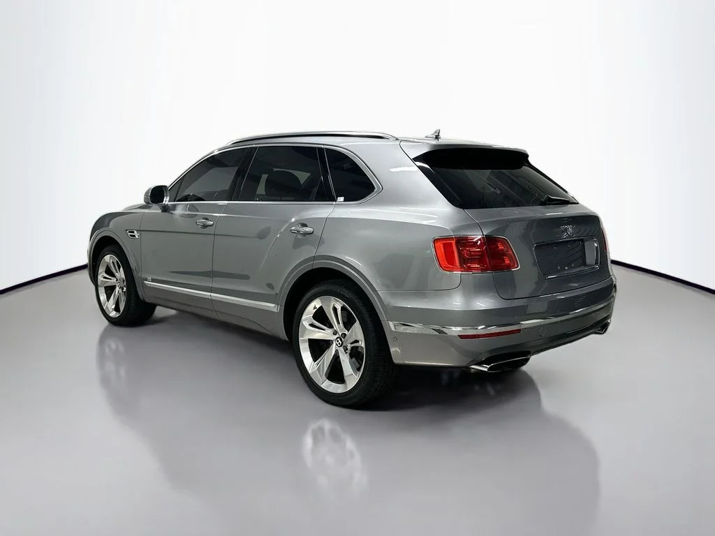 Used 2018  Bentley W12 image 3