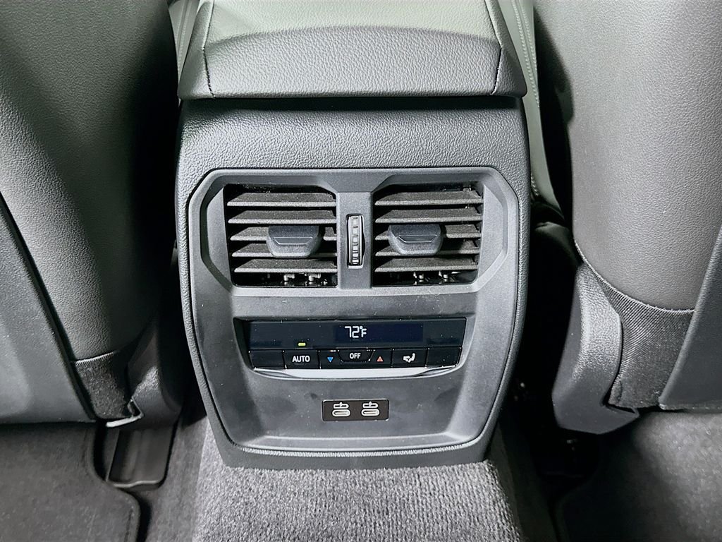 New 2026 Skyscraper Grey Metallic BMW xDrive40 image 18
