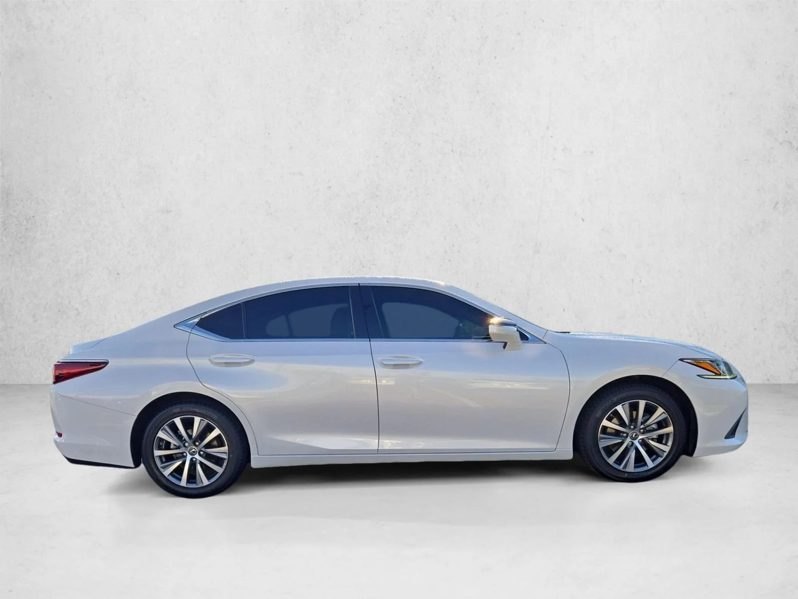 Used 2021 Eminent White Pearl Lexus ES 350 image 4