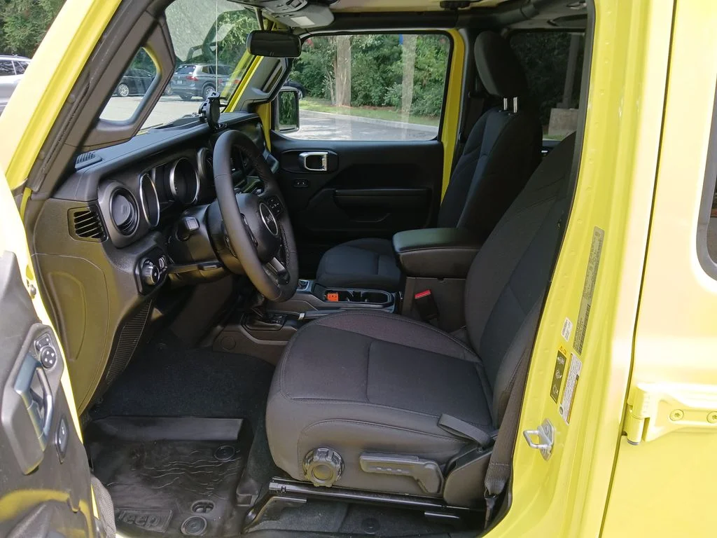 Used 2023 Yellow Jeep Sport S image 12