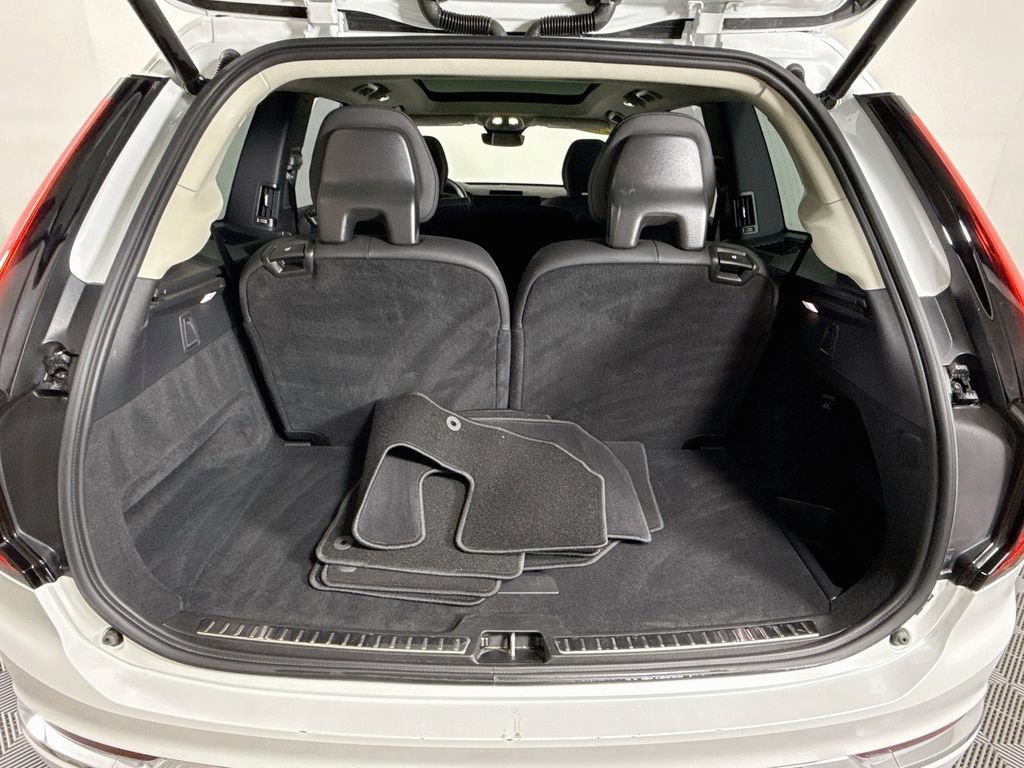 Used 2025 White Volvo Plus image 27