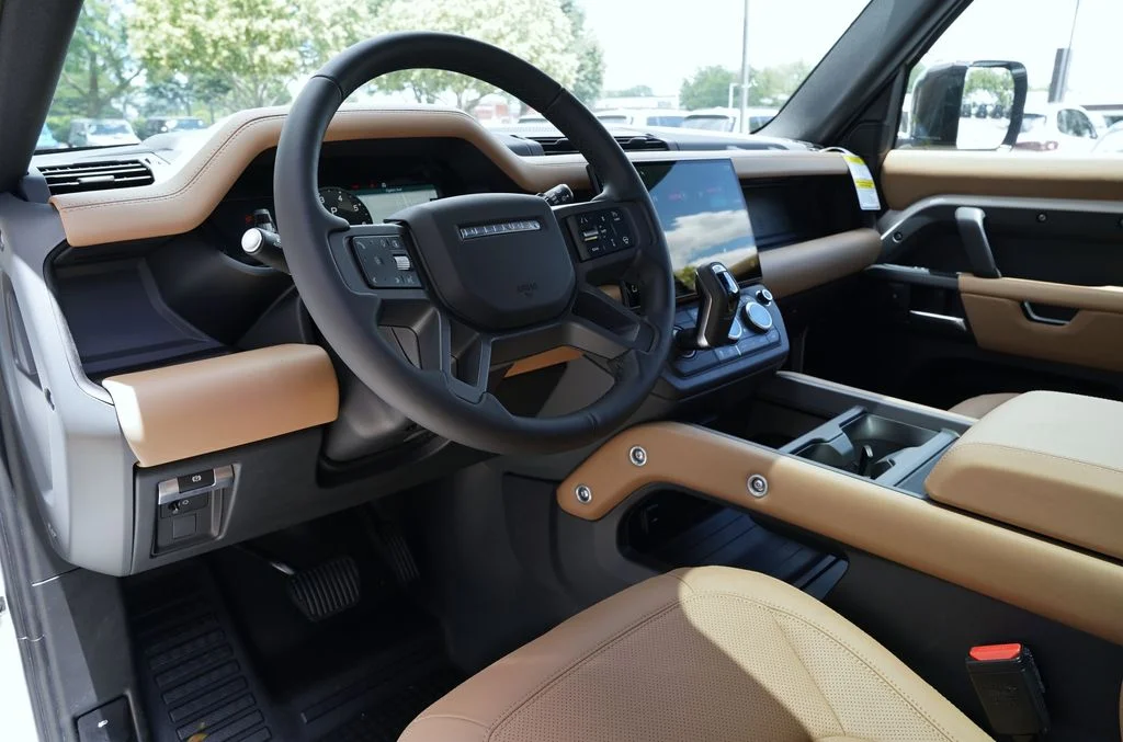 New 2026 Fuji White Land Rover X-Dynamic SE image 15