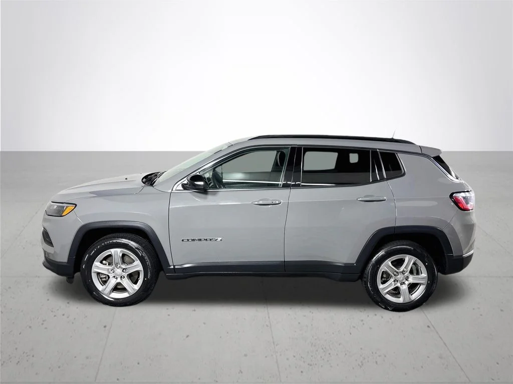 Used 2023 Gray Jeep Latitude image 9