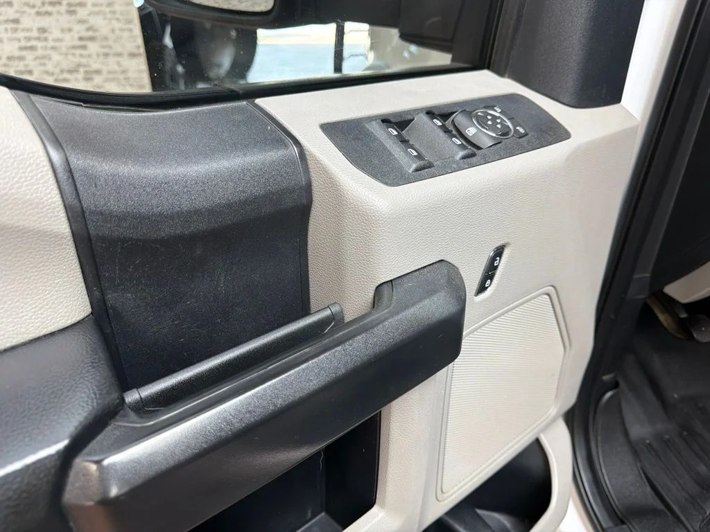Used 2019 Oxford White Ford XL image 21
