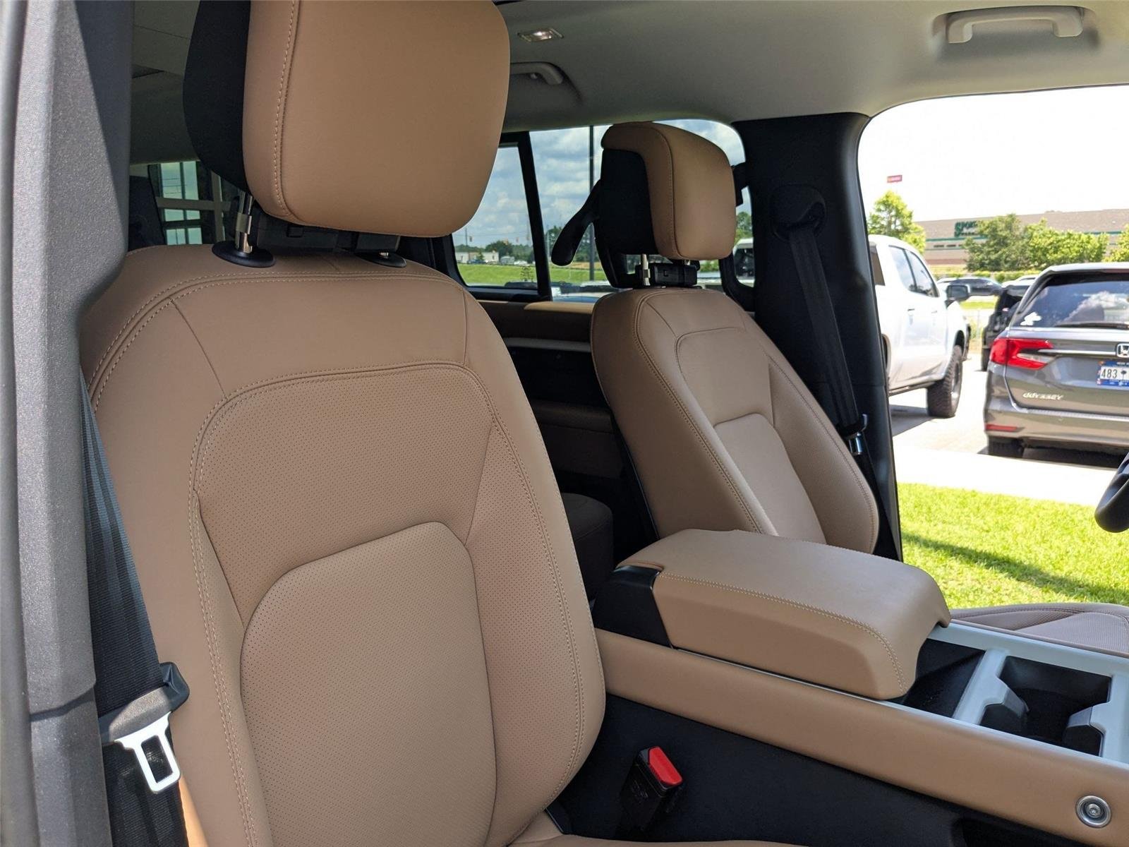 New 2026 Fuji White Land Rover X-Dynamic SE image 32