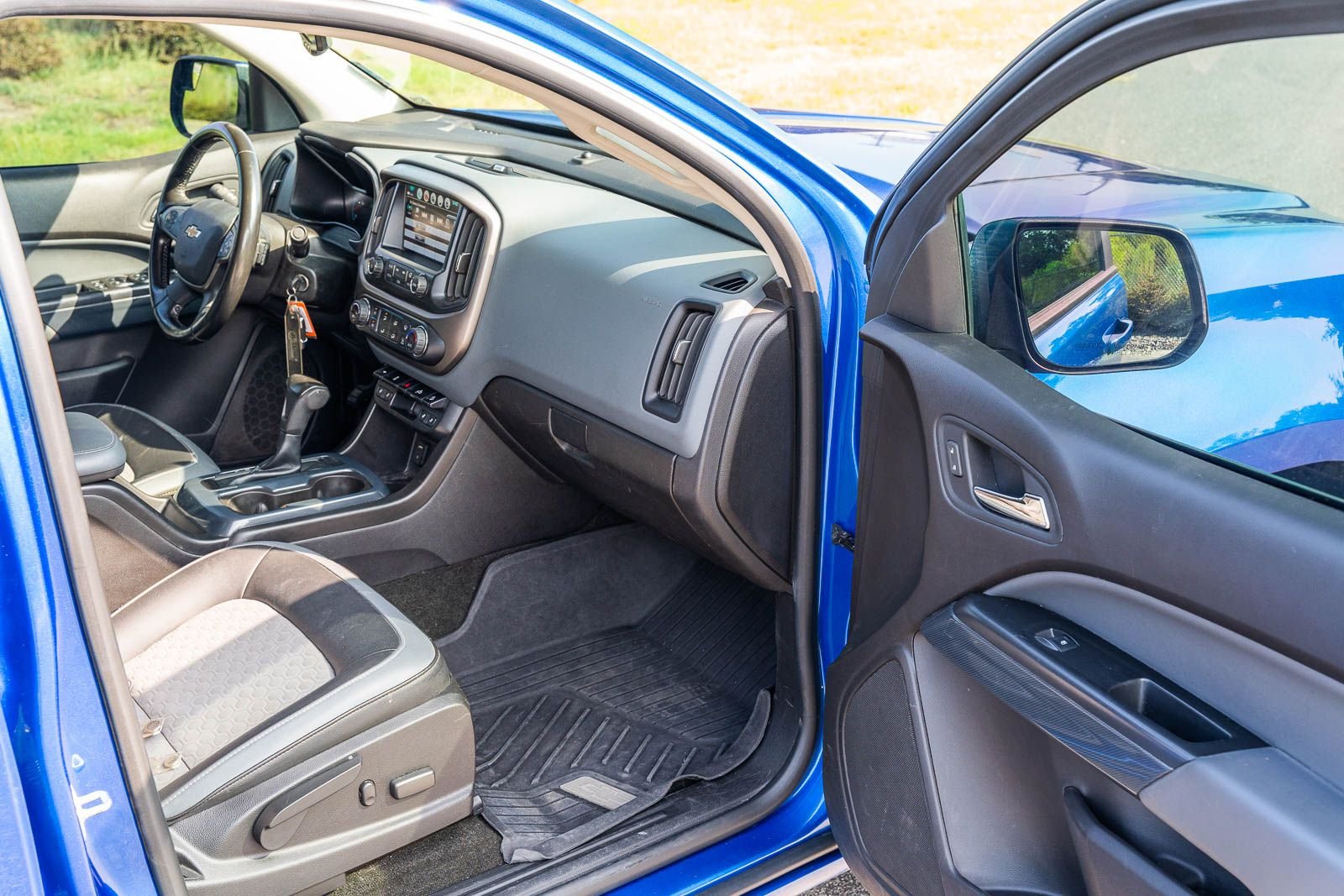 Used 2018 Blue Chevrolet Z71 image 11