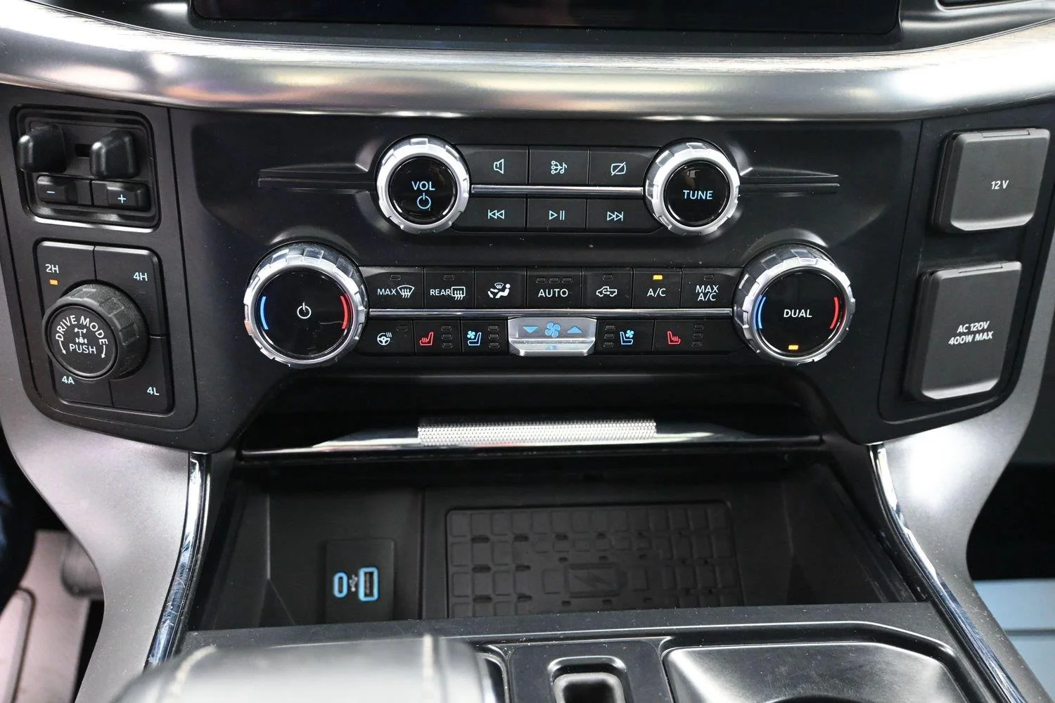 Used 2023 Azure Gray Metallic Tri-Coat Ford LARIAT image 34