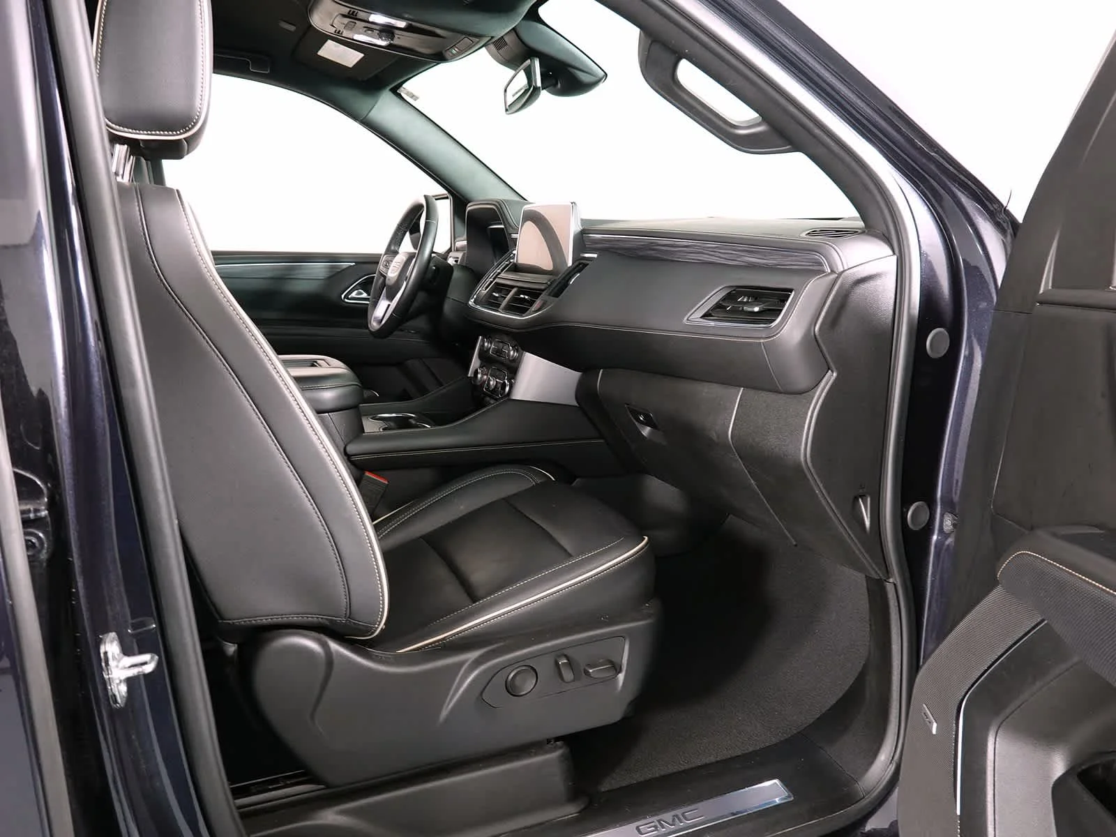 Used 2024 Titanium Rush Metallic GMC SLT image 16