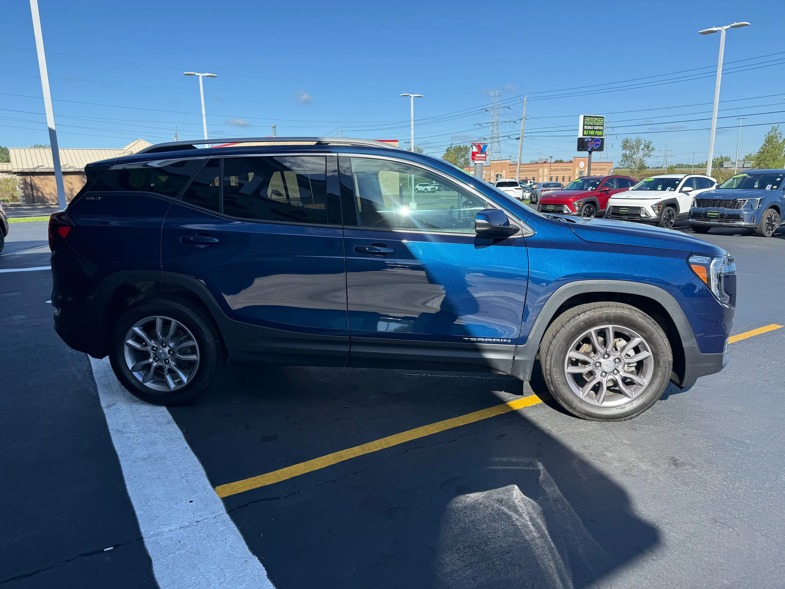 Used 2022 Marine Metallic GMC SLT image 7