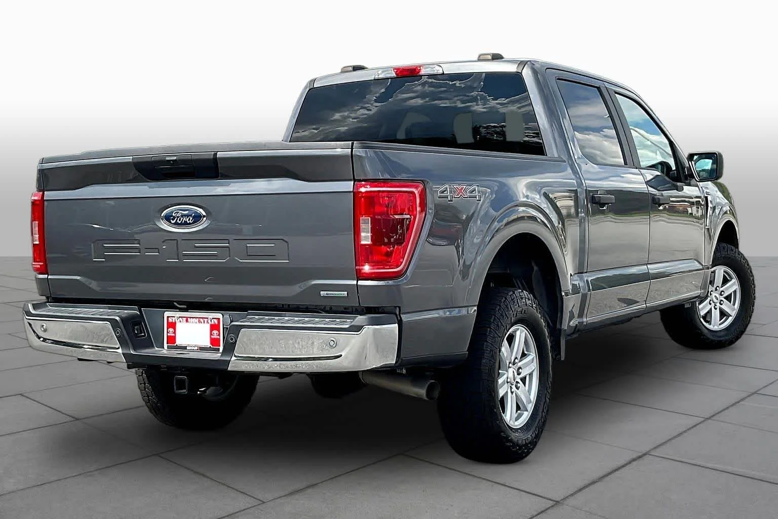 Used 2023 Carbonized Gray Metallic Ford XLT image 13