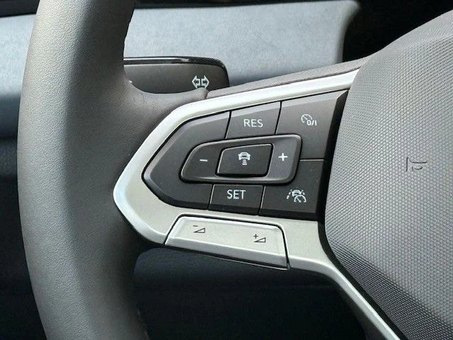 2025 Volkswagen Jetta SE - Photo 25