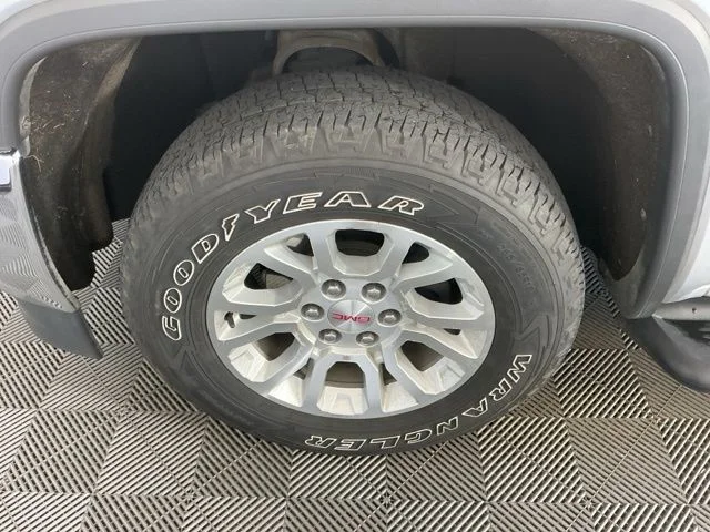 Used 2018 Silver GMC SLE image 7