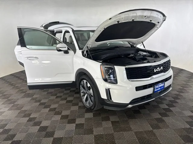 Used 2022 White Kia S image 16