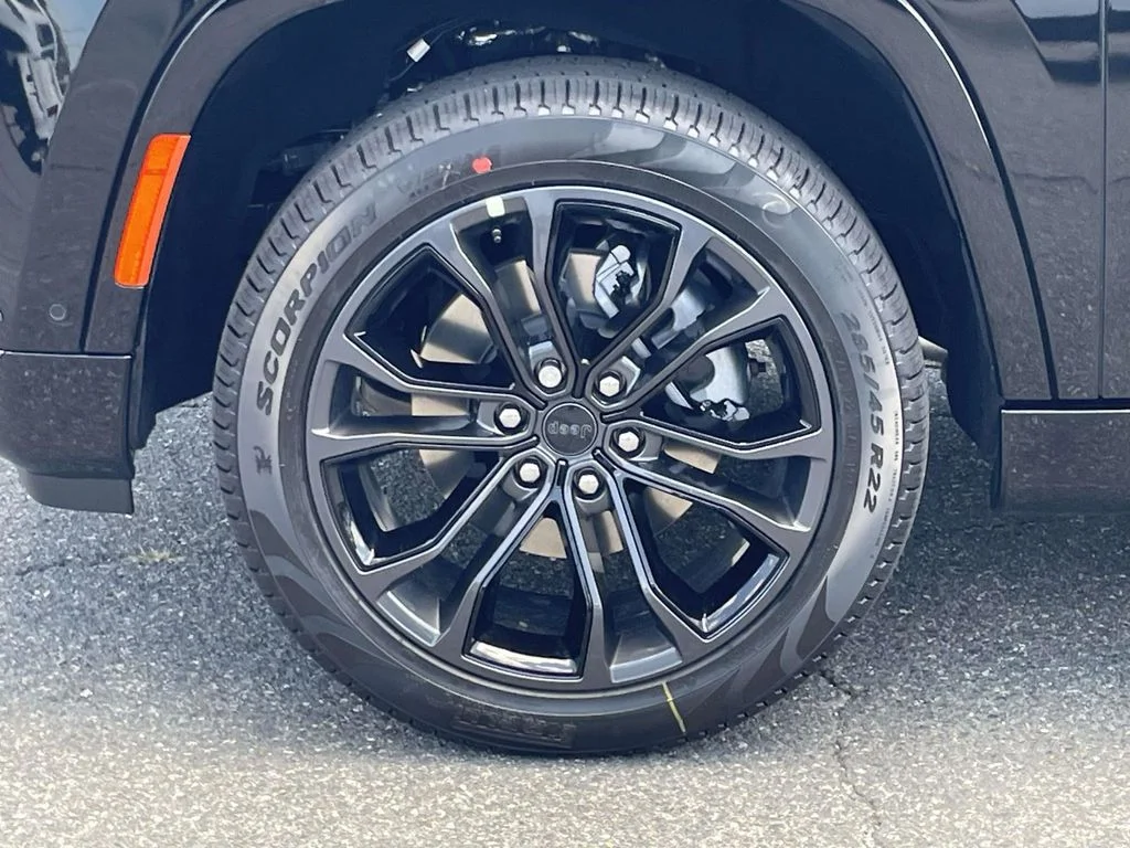 New 2026 High Gloss Black Jeep Summit Reserve image 11