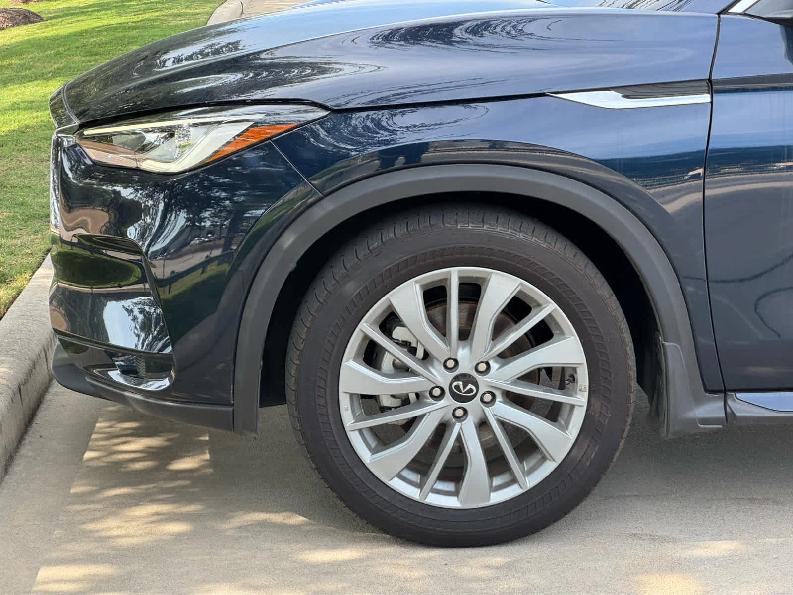 Certified Used 2025 Hermosa Blue INFINITI LUXE image 10