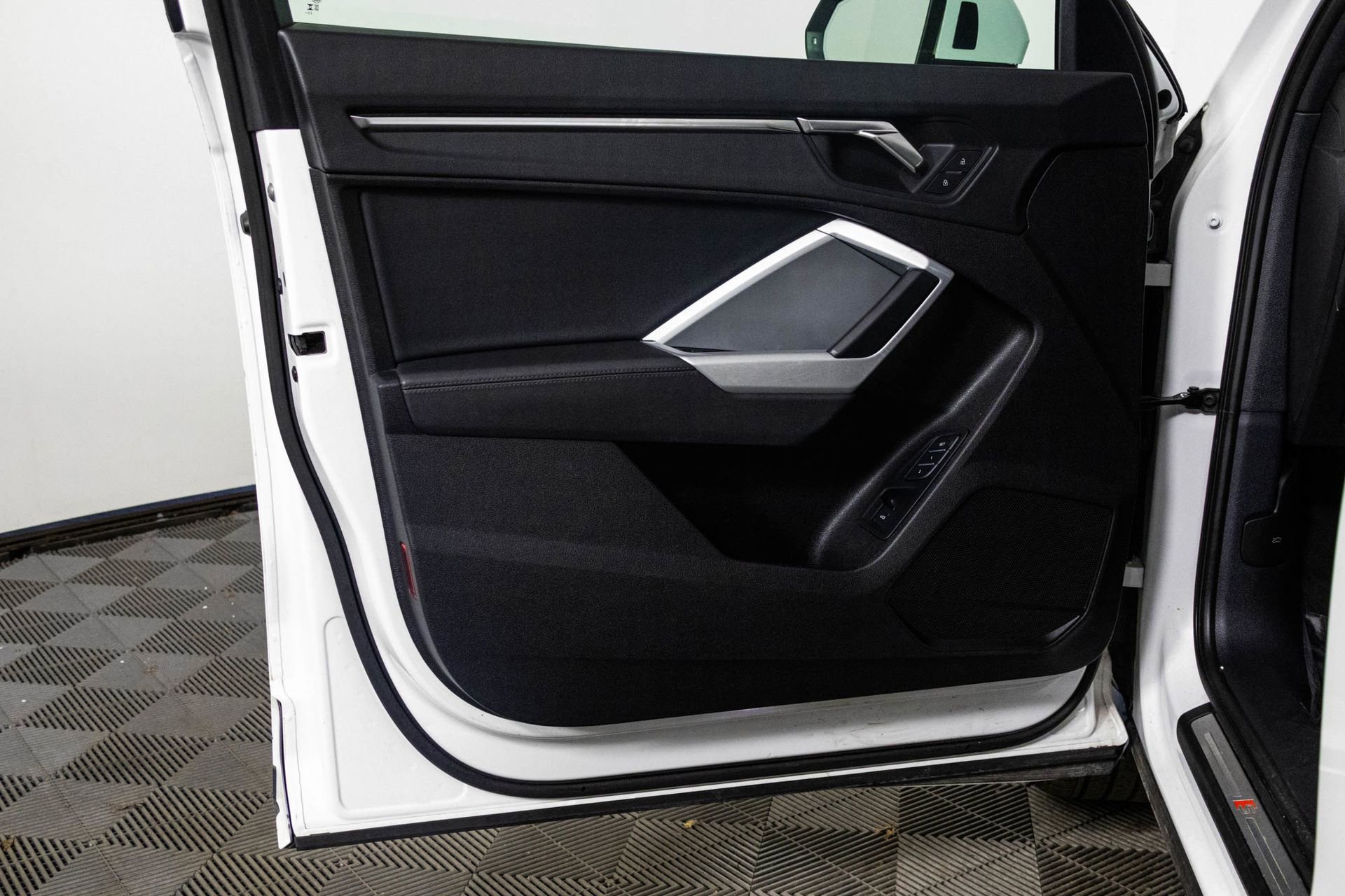 2023 AUDI Q3 - Image 26