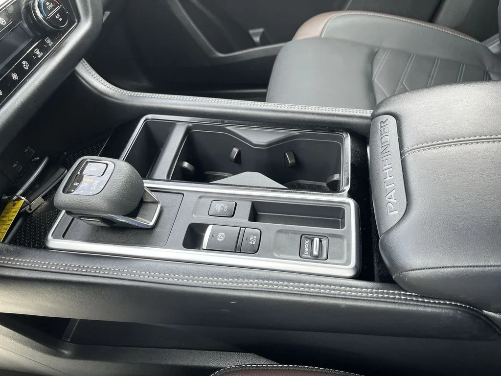 Used 2025 Gray Nissan Platinum image 21