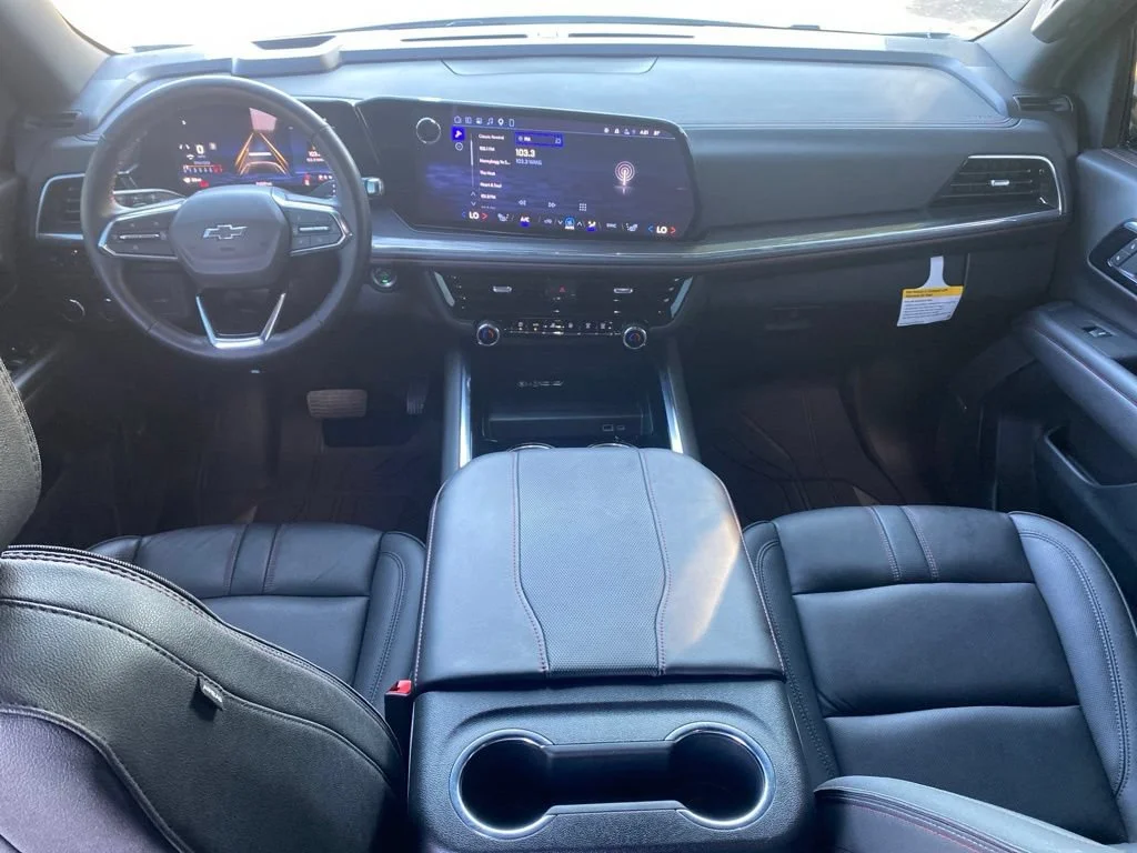 Used 2025 Iridescent Pearl Tricoat Chevrolet RST image 16