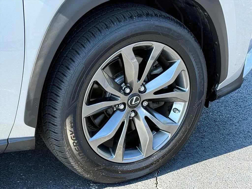 Used 2016 Silver Lexus 200t F Sport image 9