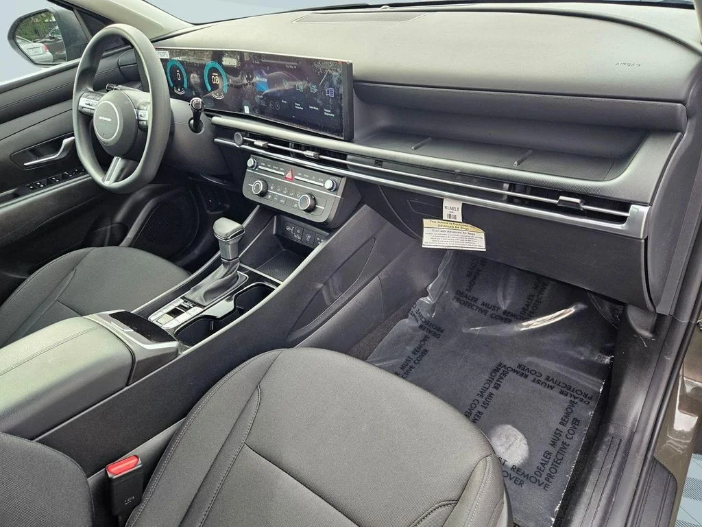 Used 2025 Rockwood Green Hyundai SE image 30