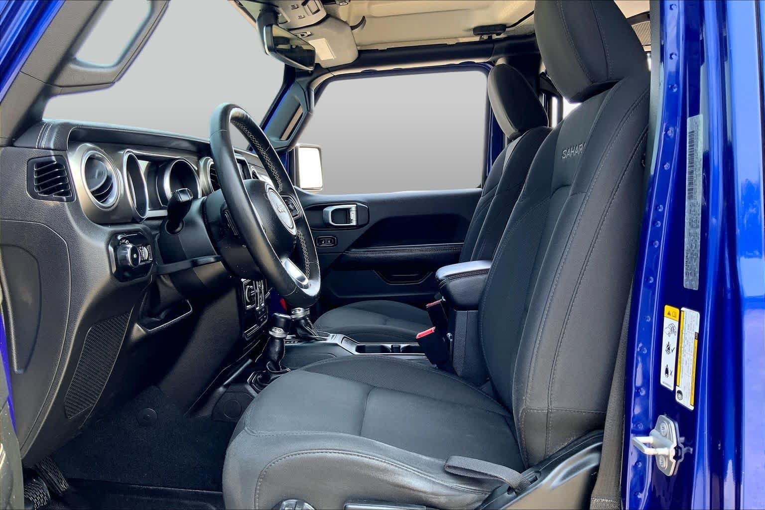 Used 2018 Ocean Blue Metallic Clearcoat Jeep Sahara image 8