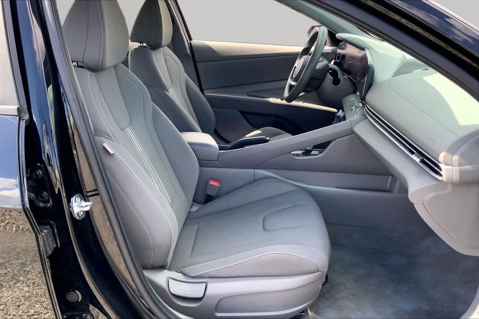 Used 2024 Abyss Black Hyundai SEL image 9
