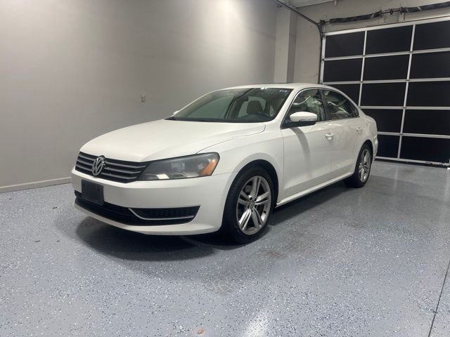 Used 2014 White Volkswagen 2.5 SE image 2