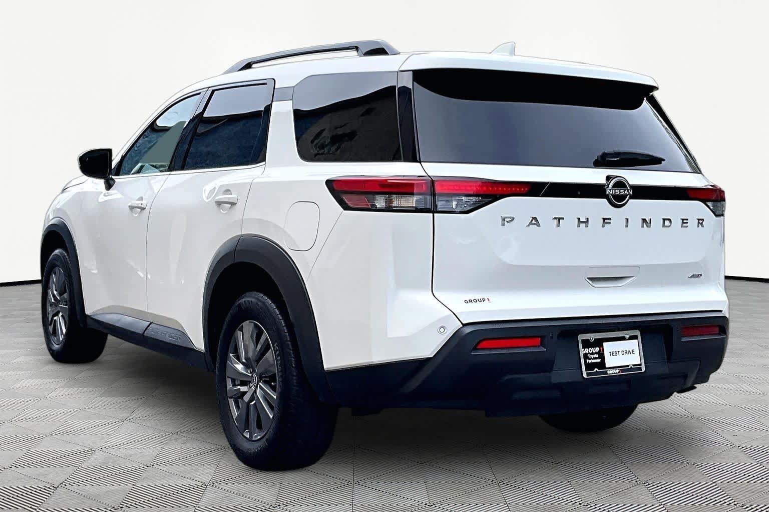 Used 2025 Glacier White Nissan SV image 12