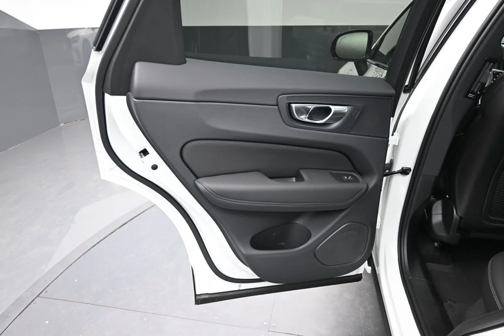 New 2026 Crystal White Volvo T8 Ultra Black Edition image 12