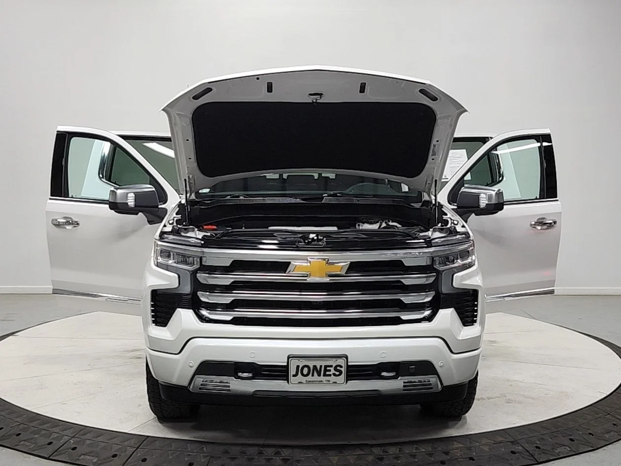 Used 2024 Iridescent Pearl Tricoat Chevrolet High Country image 10
