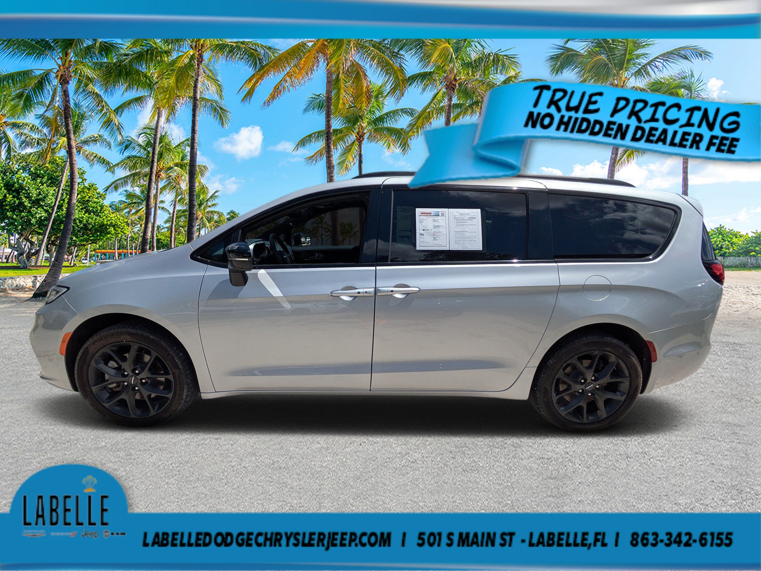 Used 2024 Silver Mist Clearcoat Chrysler Limited image 6