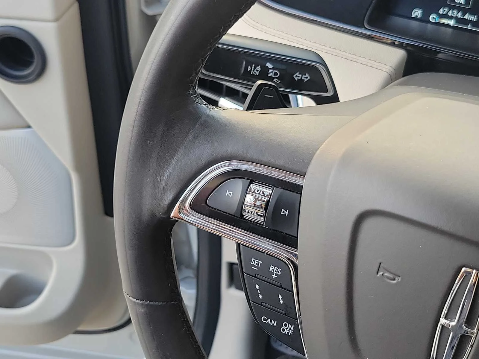 Used 2020 White Lincoln Reserve image 25