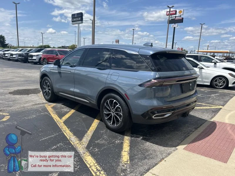 Used 2025 Blue Metallic Lincoln Premiere image 3