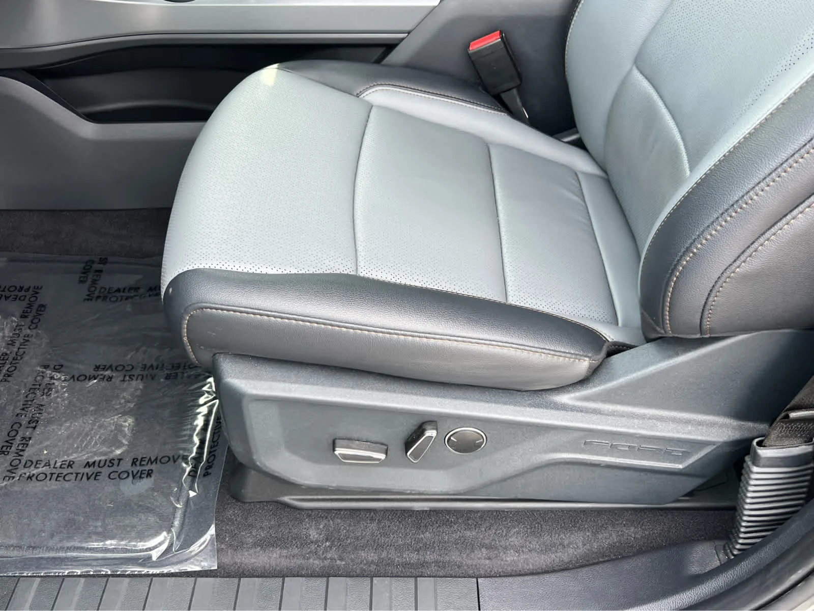 Used 2025 Light Blue Clearcoat Metallic Ford LARIAT image 31