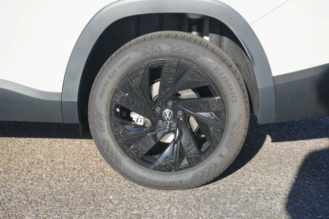 New 2027 Sandstone Volkswagen SE w/Technology image 13