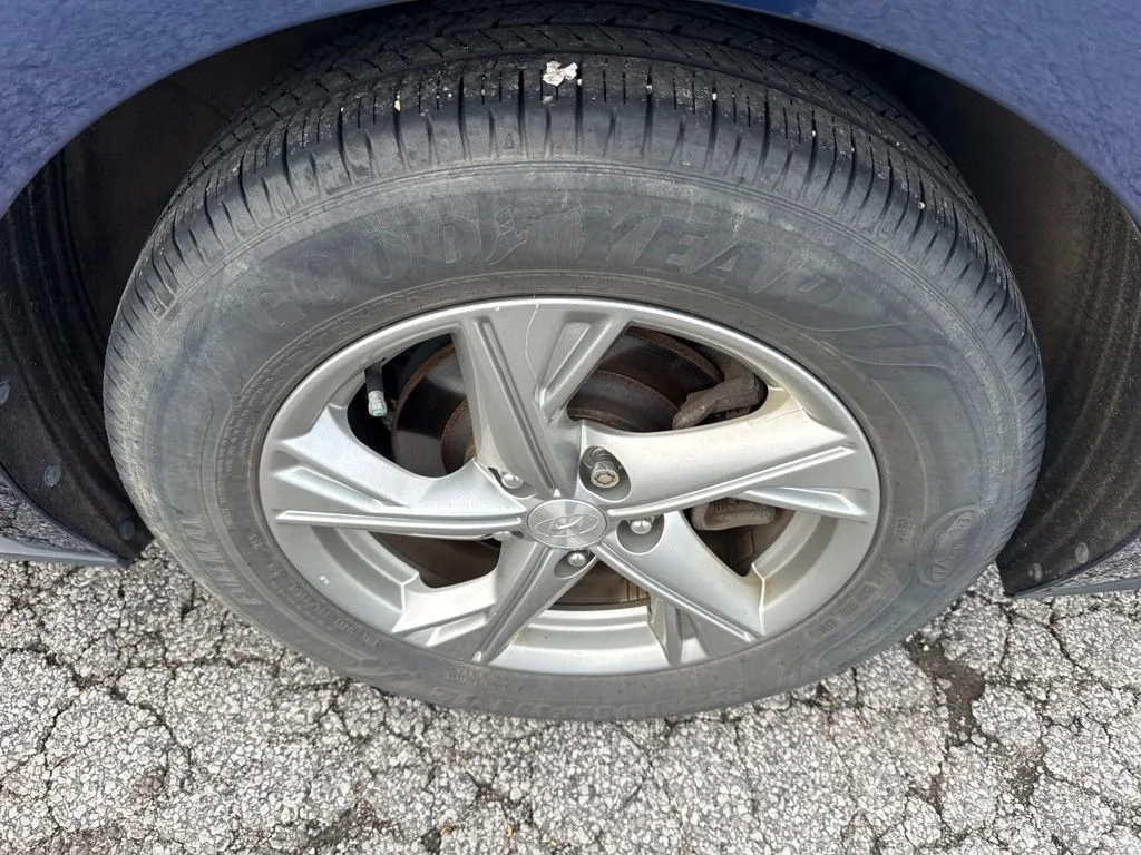 Used 2020 Blue Hyundai SE image 7