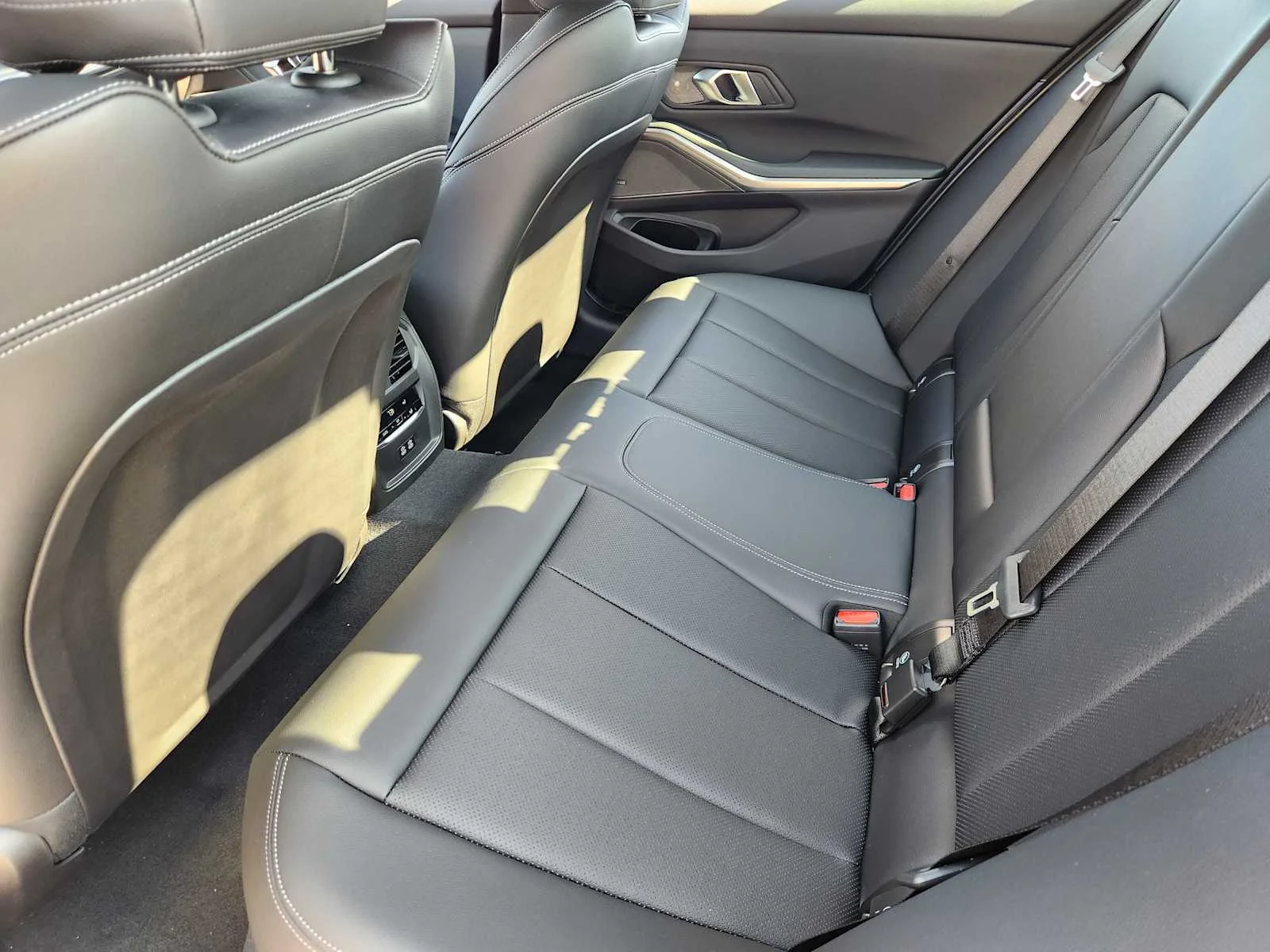 New 2026 Arctic Race Blue metallic BMW 330i NA image 7