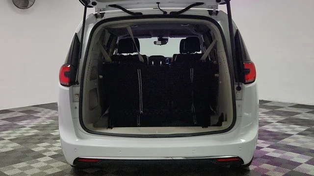 Used 2024 White Chrysler Touring L image 19