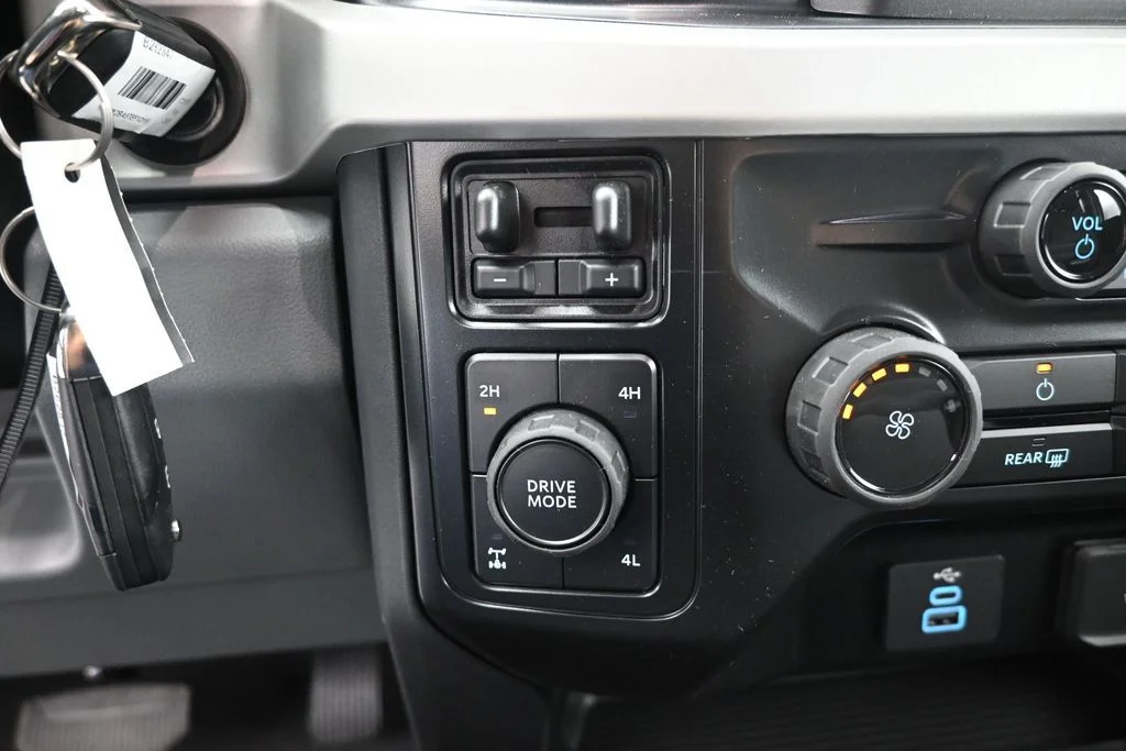 New 2026 Oxford White Ford XL image 16