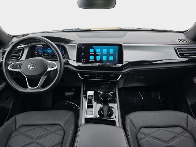Used 2025 Black Volkswagen 2.0T SE w/Technology image 10