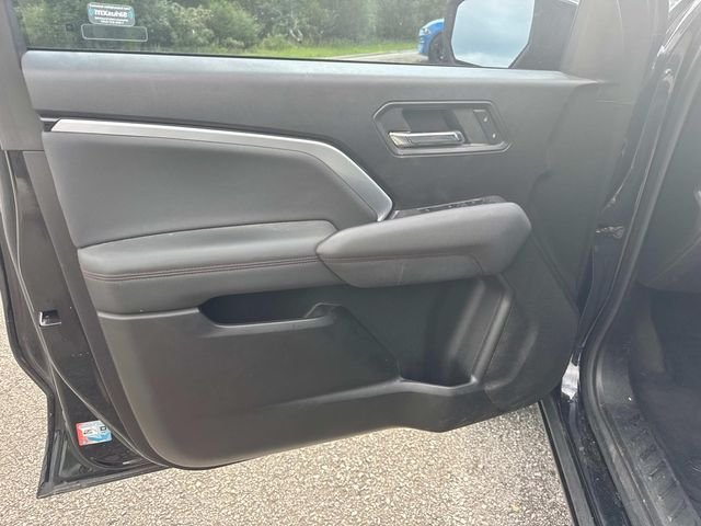 Used 2023 Black Chevrolet Z71 image 27