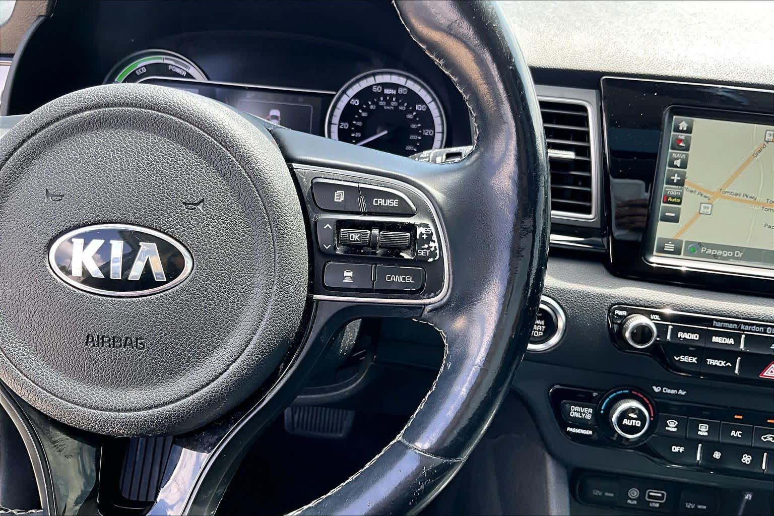 Used 2018 CERULEAN Kia Touring image 23