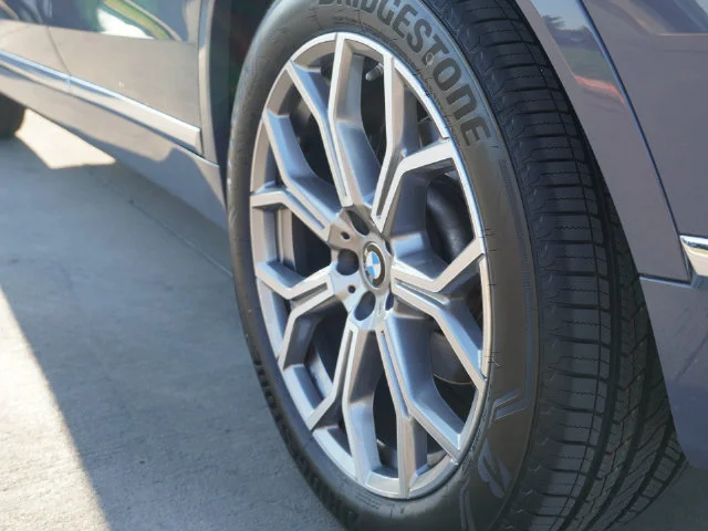Used 2024 Brown BMW xDrive40i image 19