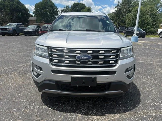 Used 2017 Ingot Silver Ford XLT image 2