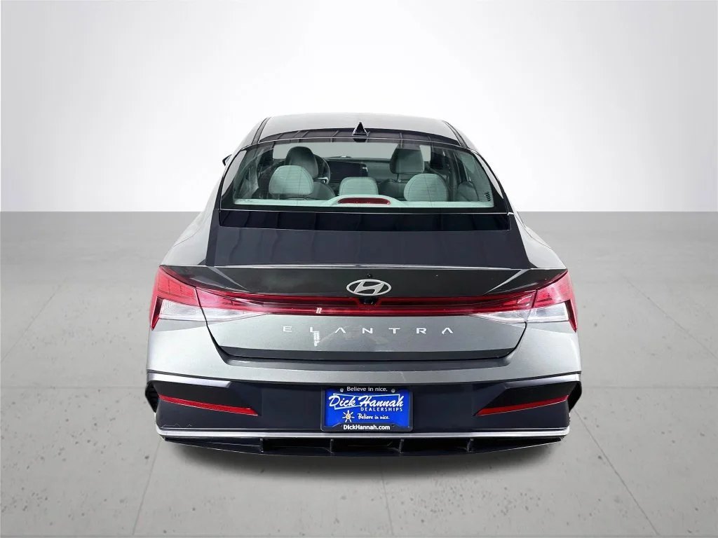 Used 2025 Gray Hyundai SEL Convenience image 7