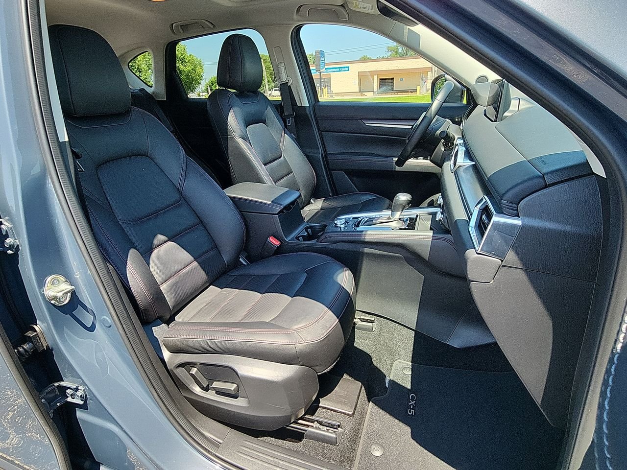 Used 2025  Mazda 2.5 S Carbon Edition image 25