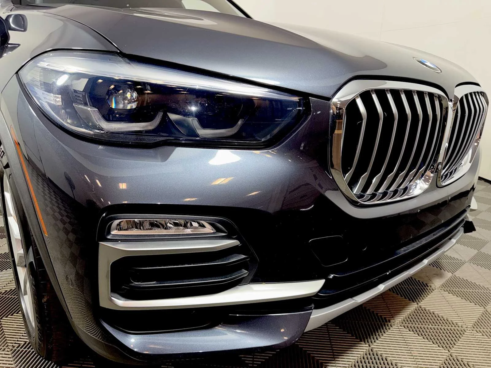Used 2019 Arctic Grey Metallic BMW xDrive40i image 25